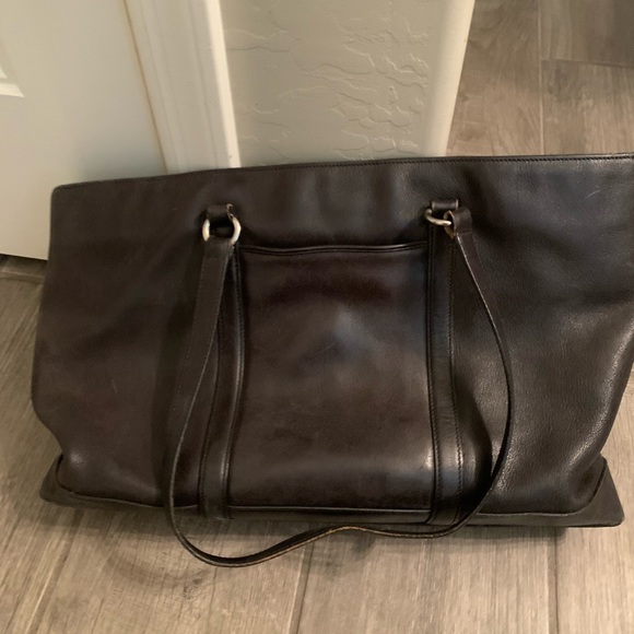 Authentic Coach black leather bag in great condition! - Picture 7 of 8